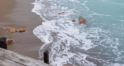 SETE, listed villa 240 m2, 50 meters from the beach, 1st sea line, swimming pool