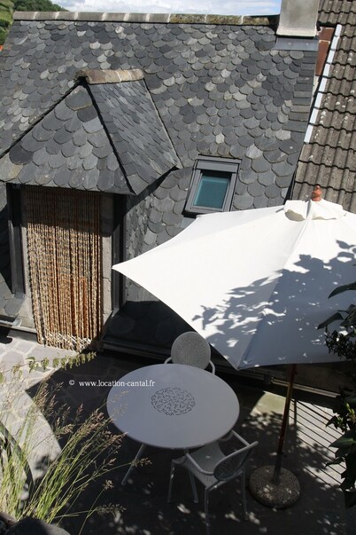 Charming unclassified studio equivalent to ★ ★. Capacity: 2 people