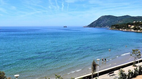 T3, 60 m2, 3 mn à pied de la plage des sablettes, climatisation, calme,  WIFI