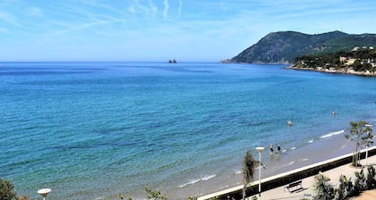 T3, 60 m2, 3 mn Ă pied de la plage des sablettes, climatisation, calme, WIFI