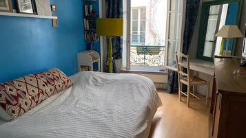 1 chambre, fer et planche Ă repasser, Wi-Fi gratuit, draps fournis