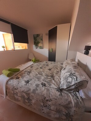 3 chambres, fer et planche Ă repasser, Wi-Fi, draps fournis