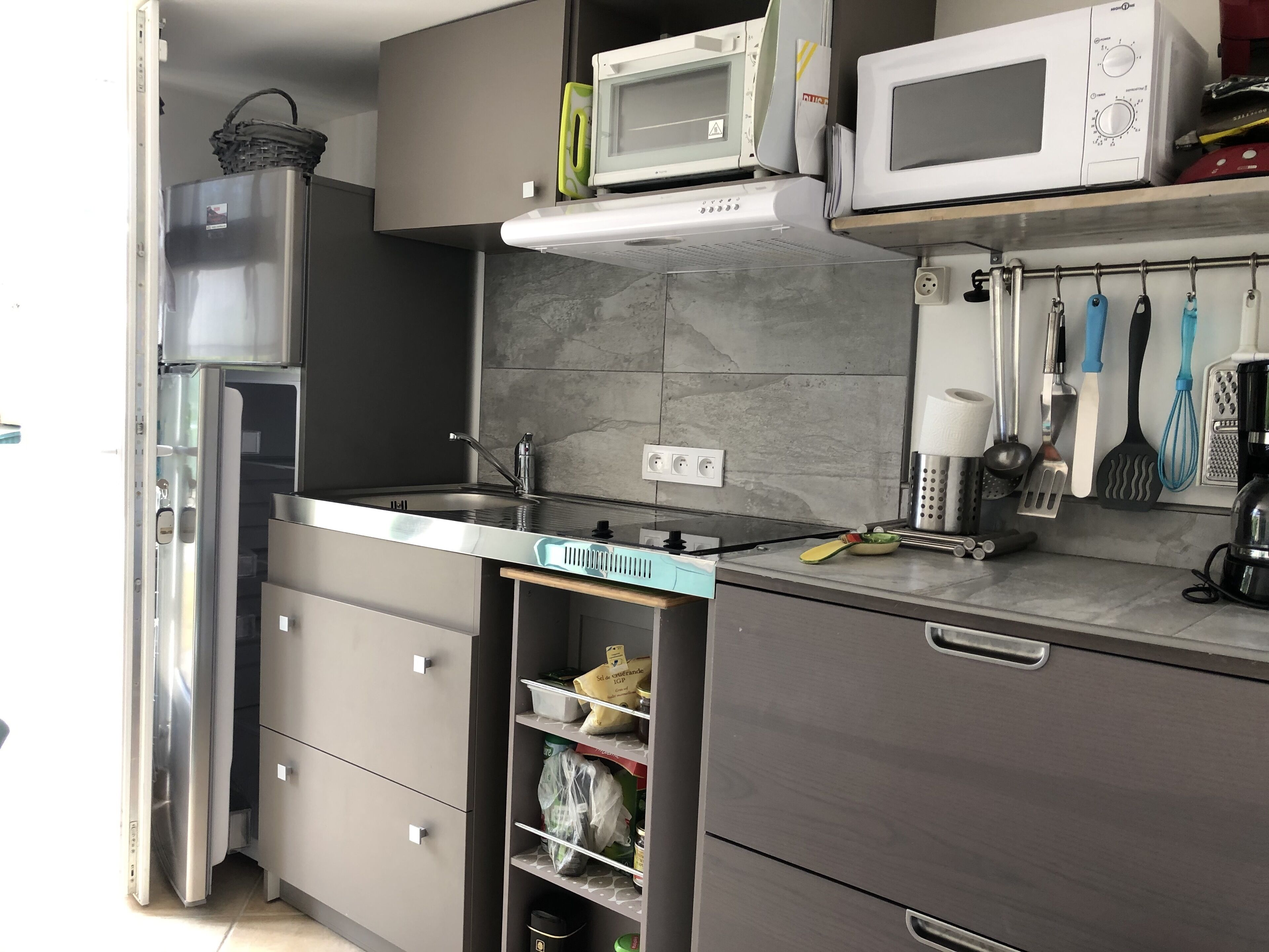 冰箱、微波炉、烤箱、炉灶