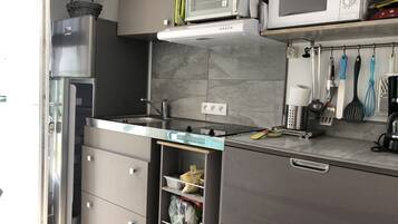 雪櫃、微波爐、焗爐、爐具