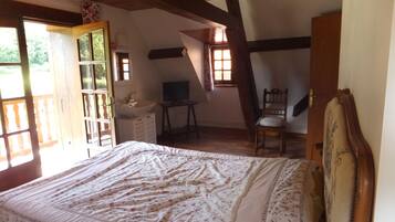 3 bedrooms, iron/ironing board, bed sheets