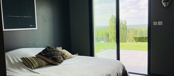 Quiet modern villa with breathtaking views just minutes from Périgueux