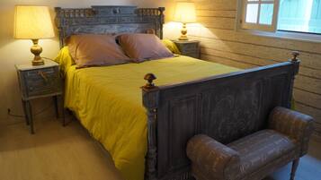 3 habitaciones, tabla de planchar con plancha y cuna de viaje