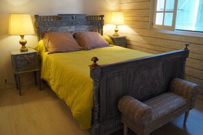 3 slaapkamers, een strijkplank/strijkijzer, reisbedje, beddengoed