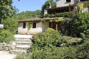 Exterior - Very nice house, shade and sun, small pool. (Albas)