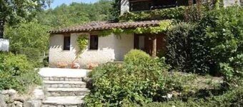 Meget flot hus, skygge og sol, lille pool.