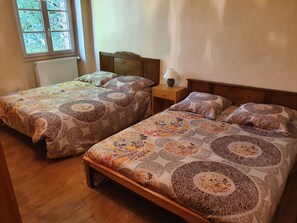 3 bedrooms, iron/ironing board