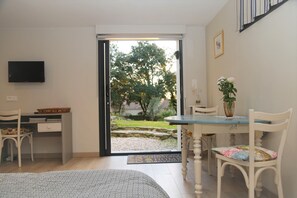 1 bedroom, iron/ironing board, travel cot, free WiFi