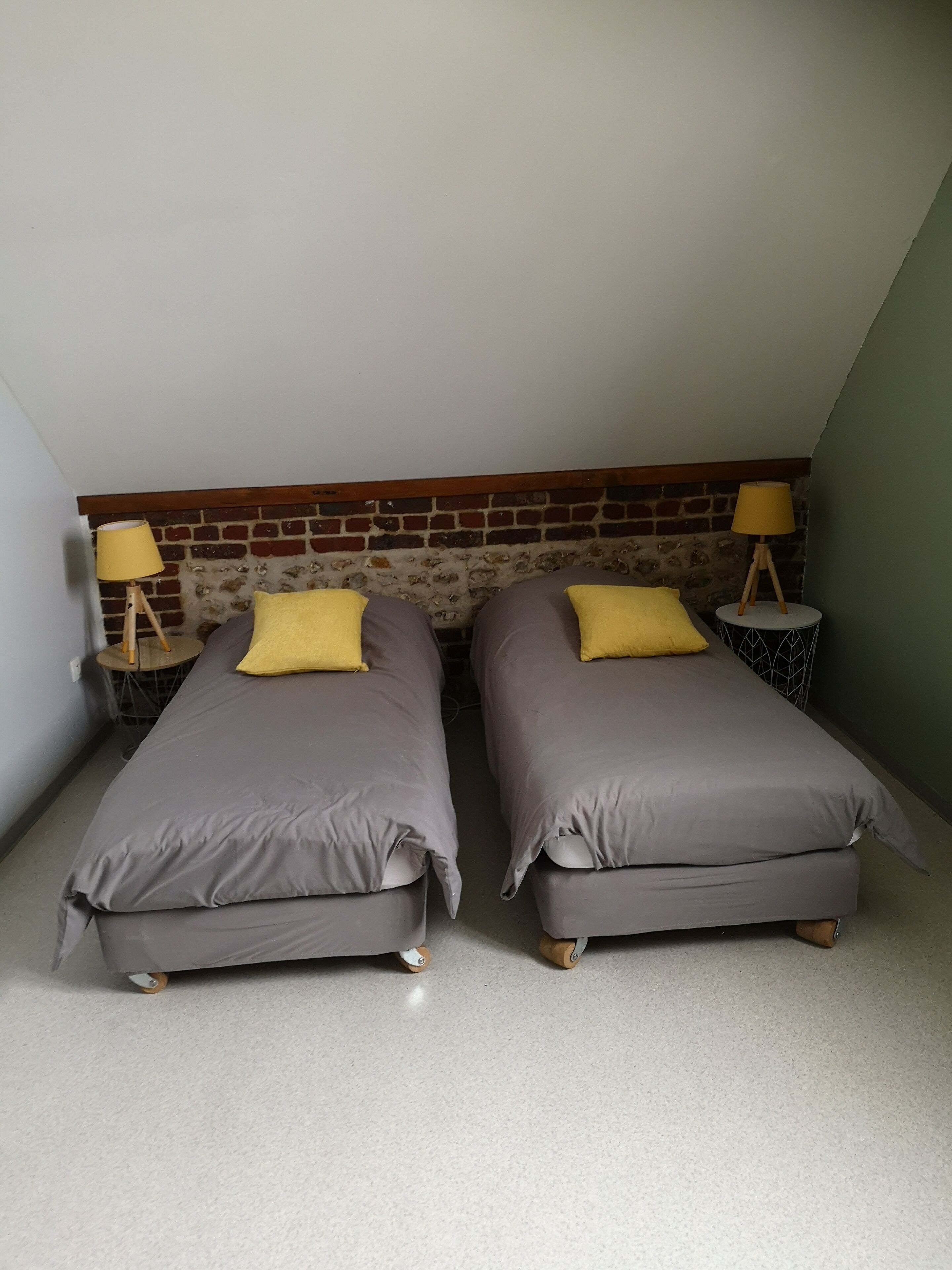 5 bedrooms, iron/ironing board, WiFi, wheelchair access