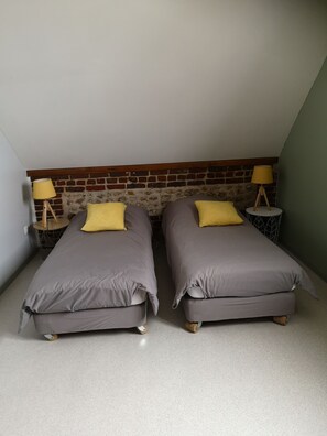 5 bedrooms, iron/ironing board, WiFi, wheelchair access