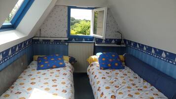 4 Schlafzimmer, Schreibtisch, Bügeleisen/Bügelbrett, WLAN