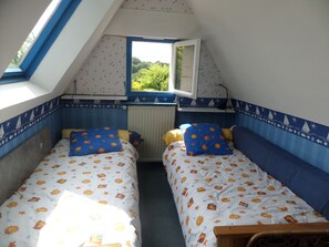 4 Schlafzimmer, Schreibtisch, Bügeleisen/Bügelbrett, WLAN