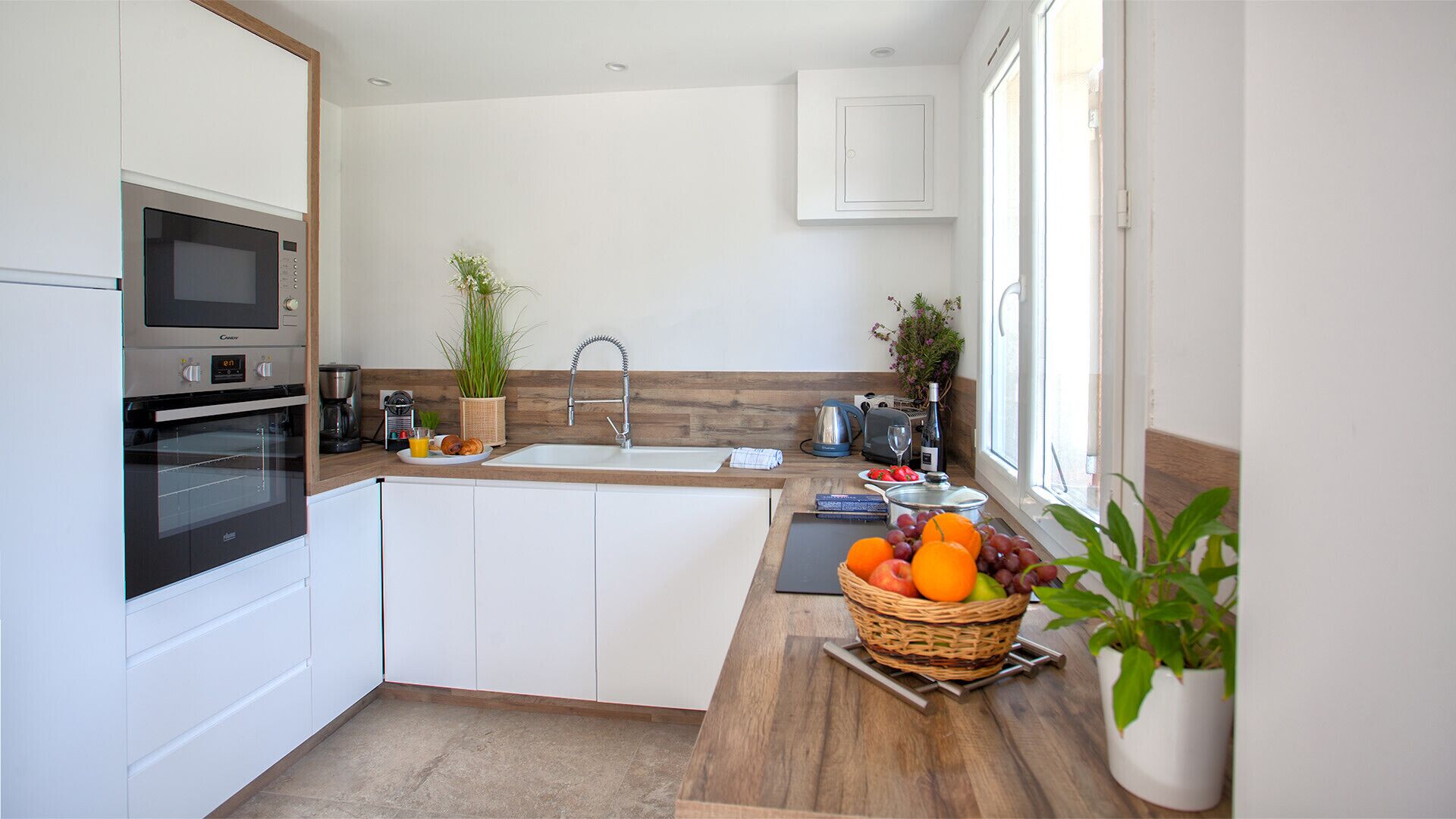 Kühlschrank, Mikrowelle, Ofen, Herdplatte