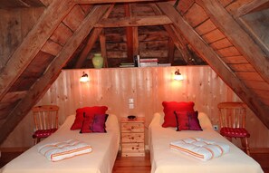 2 habitaciones, tabla de planchar con plancha y cuna de viaje 