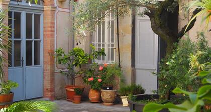 Large duplex apartment of character ideally located downtown