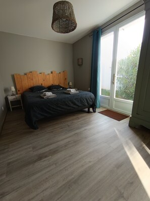 3 bedrooms, iron/ironing board, travel cot, WiFi