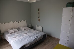 3 Schlafzimmer, Bügeleisen/Bügelbrett, Reisekinderbett, WLAN