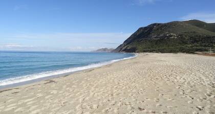 Grande villa, avec piscine & vue panoramique, 2km plage de Lozari & golf Reginu