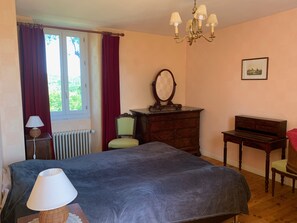 4 chambres, fer et planche à repasser, Wi-Fi gratuit, draps fournis