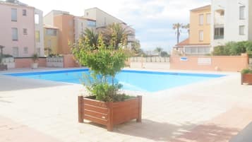 Een verwarmd zwembad