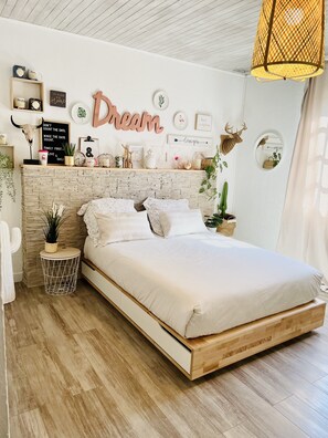 3 chambres, coffres-forts dans les chambres, bureau