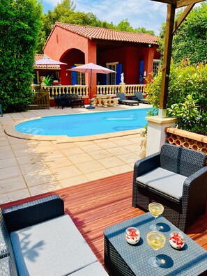 室外游泳池，恒温泳池