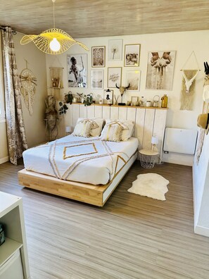 3 chambres, coffres-forts dans les chambres, bureau