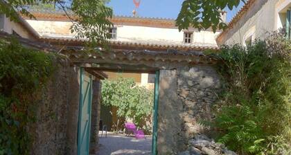 Mas Ferrieres Saint Laurent, Ancienne Ferme Fortifiee