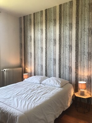 4 chambres, fer et planche à repasser, lit parapluie, Wi-Fi gratuit