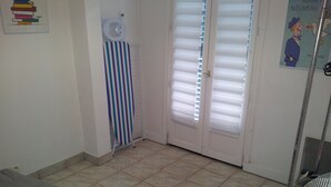 1 bedroom, iron/ironing board, WiFi (free), bed sheets