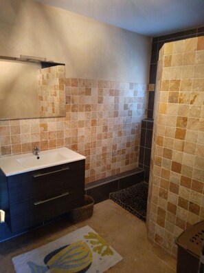 Shower, towels