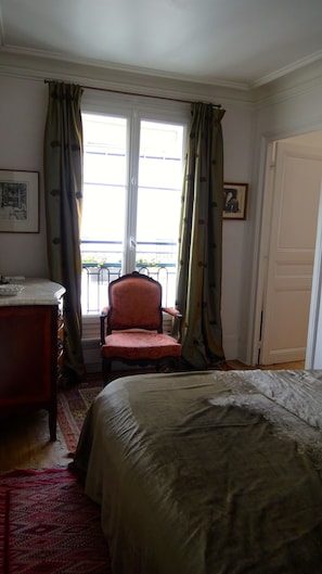 1 chambre, fer et planche Ă repasser, Wi-Fi gratuit, draps fournis