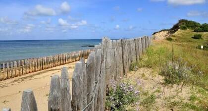 Jolie maison Ă 400m la plage parking et internet
commerces à proximité