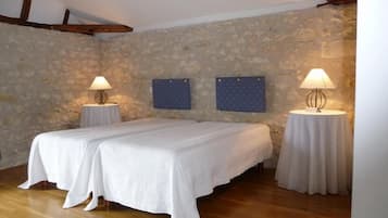 3 quartos, ferros/tábuas de passar roupa, Wi-Fi, roupa de cama