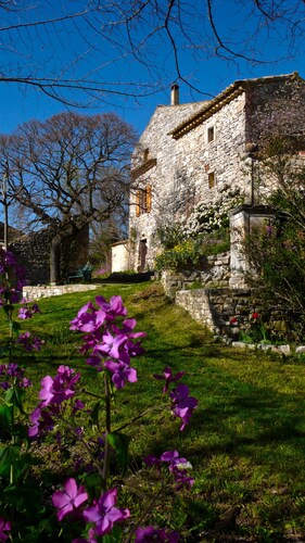 Gîte, sleeps 4, calm and restful, breathtaking views, in the heart of nature.