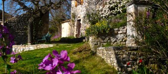 Gîte, sleeps 4, calm and restful, breathtaking views, in the heart of nature.