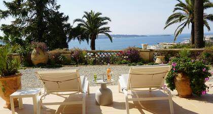 Fantastic 180° sea view, charm of bygone days, space and confort