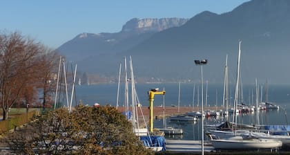 RARE VUE SUR LAC appart ***Annecy A 2 pas lac,plage,vieille ville+garage+wifi