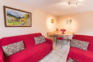 TV, DVD player - Terraced country house, 10 minutes from the slopes, at the foot of the mountains  (Breitenbach-Haut-Rhin)
