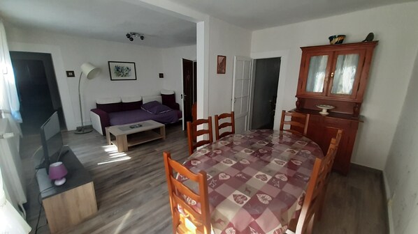 2 bedrooms, soundproofing, iron/ironing board, WiFi