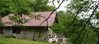 Dieses alte Haus bietet Ihnen Ruhe, Gelassenheit, Angeln im Herzen der Natur.