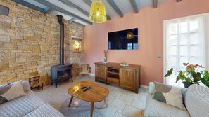 Télévision, lecteur de DVD, chaîne hi-fi