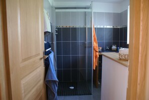 Bathtub, hair dryer, towels