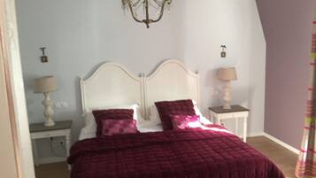 2 slaapkamers, een kluis op de kamer, een bureau