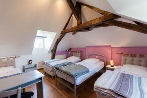 4 bedrooms, iron/ironing board, free WiFi