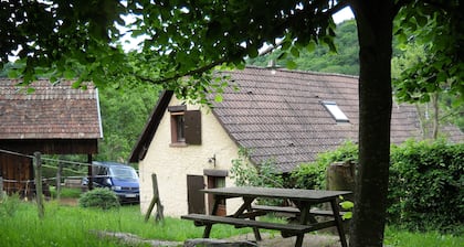 Old farmhouse renovated in contact with nature, on the edge of villag